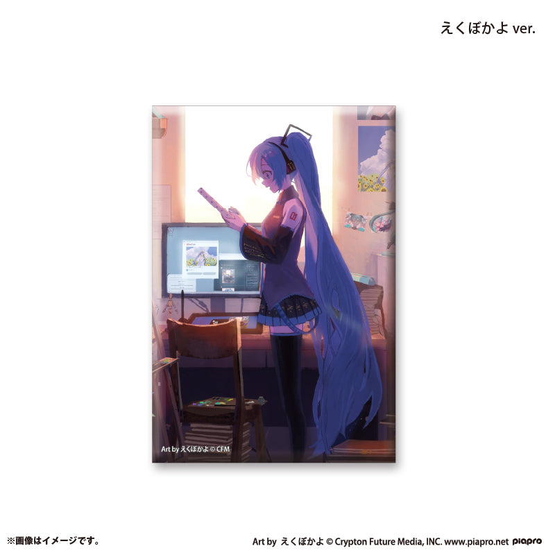 『初音ミク×スモールエス』 スクエア缶バッジ -えくぼかよ ver.-